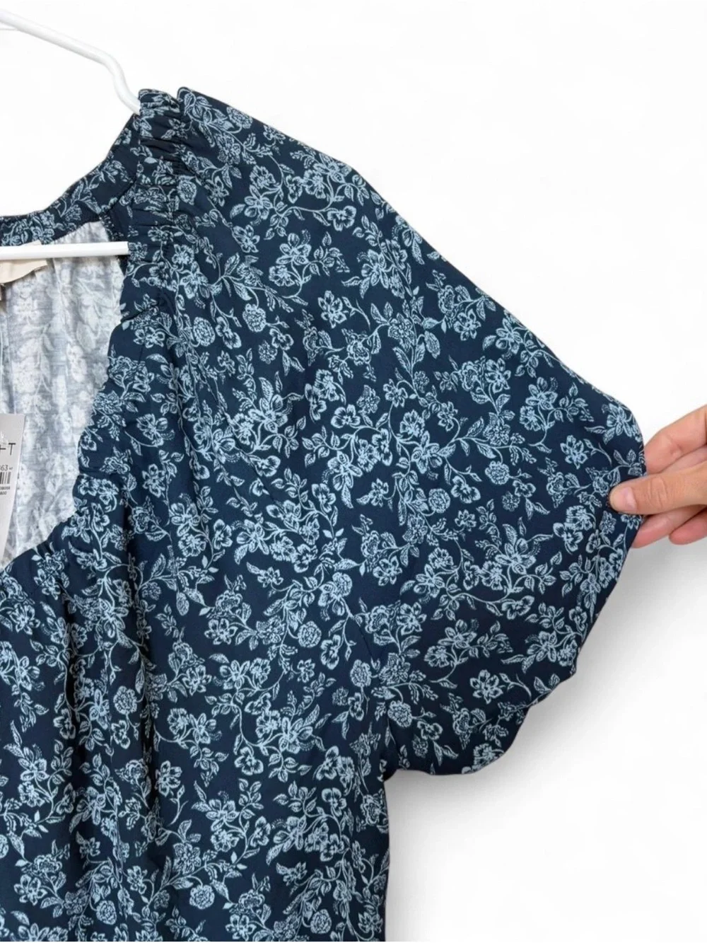 NWT LOFT Floral V Neck Puff Sleeve Top Large Stretch Relaxed Feminine‎ Casual